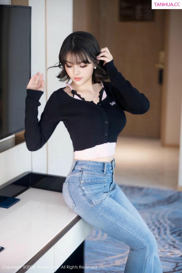   [XiuRen]高清写真图 2024.12.19 No.9620 黎苏苏 黑丝美腿第3张图片
